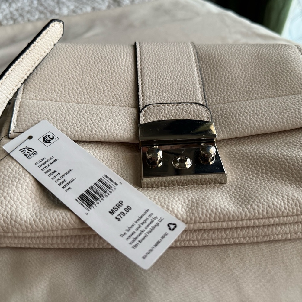 🔥 Fire Sale 🔥
NWT Tahari Cream Crossbody Bag with Silver Chain Strap - Picture 2 of 12
